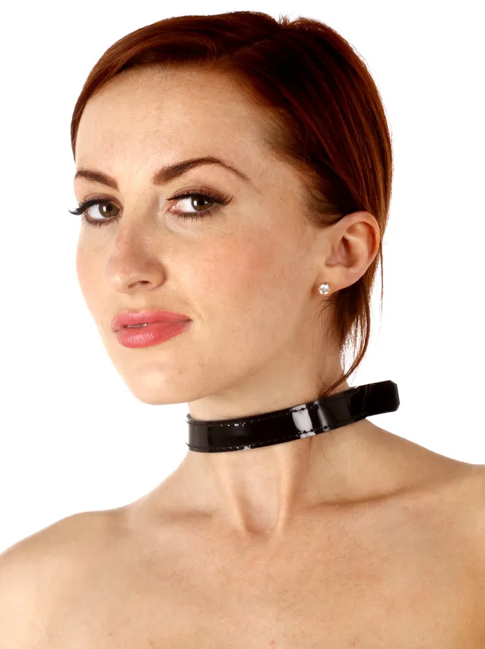HonourSkintwocom Restraints Patent Leather Buckle Collar in Black